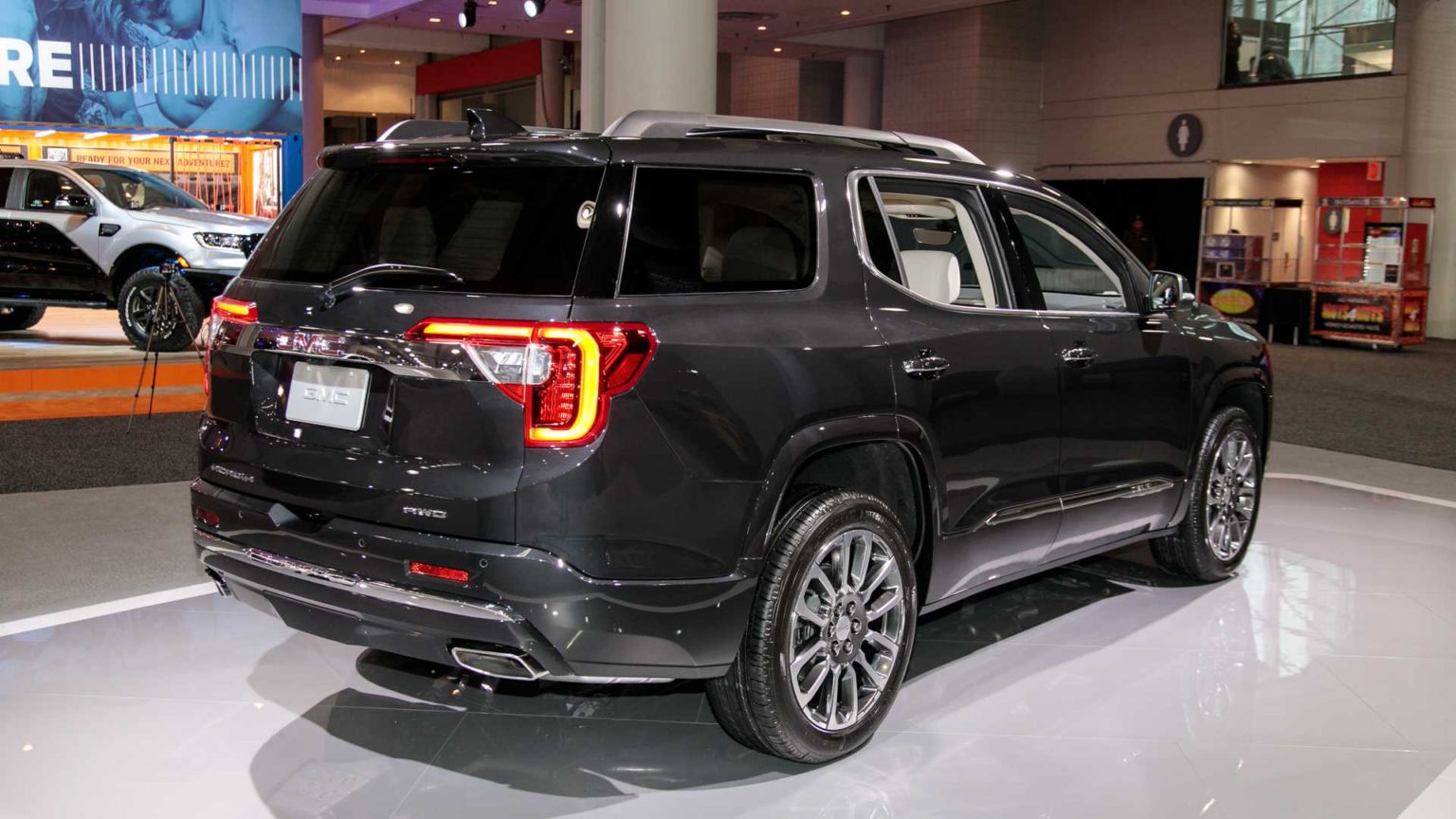 2025 GMC Acadia Pictures