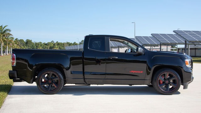 2022 GMC Syclone Pictures